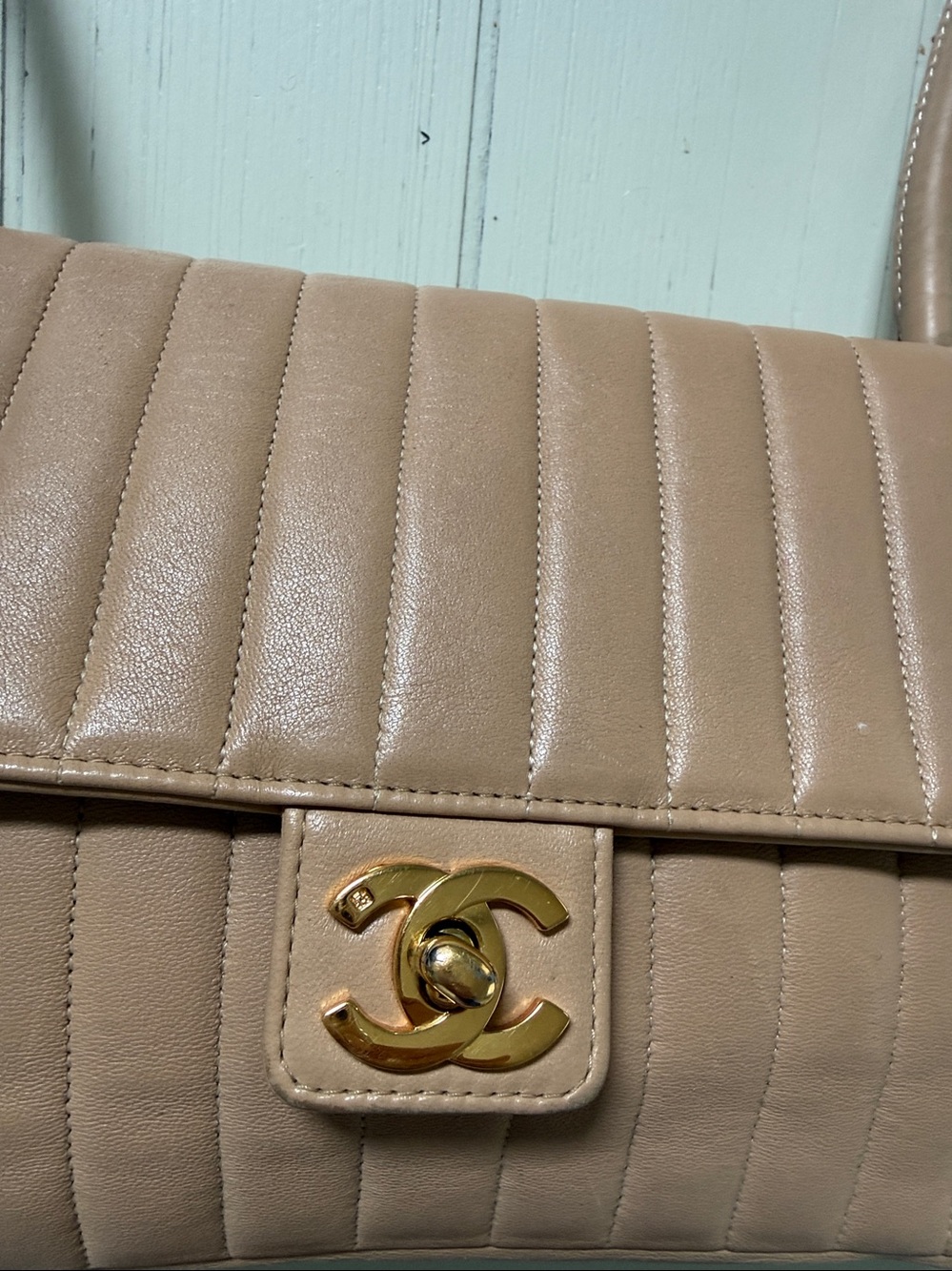Chanel Beige Leather Quilted Bag - Picture 2 of 12